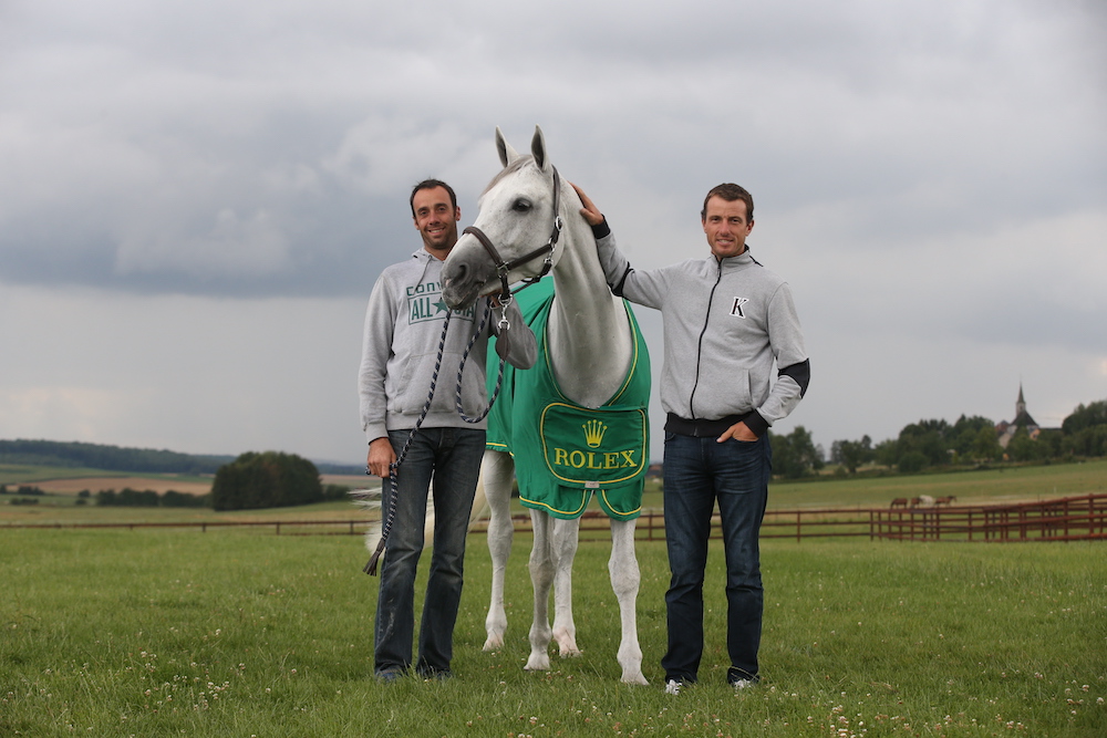 Sylvain Benoit et Gregory Wathelet encadrant le cheval Nevados